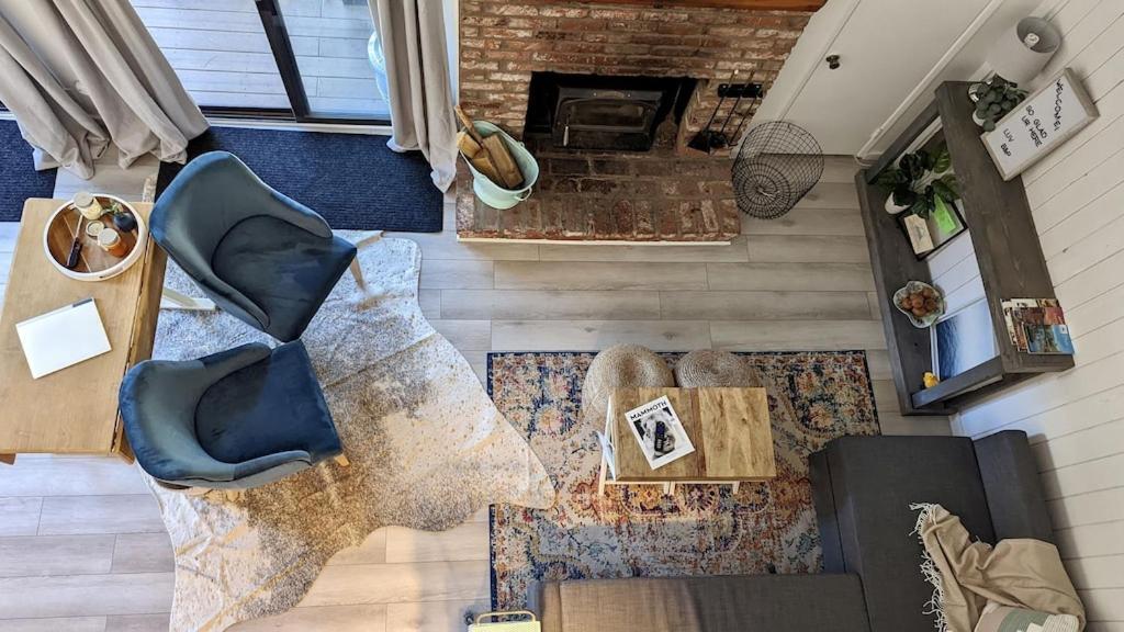 Apartment Cozy Walking Distance To Village And Gondola W/ Pool/ Jacuzzi Sleeps 4. *