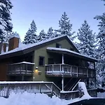 Cozy Condo Walking Distance To Village And Gondola W/ Pool/ Jacuzzi Sleeps 4.