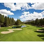 Cozy Condo Walking Distance To Village And Gondola W/ Pool/ Jacuzzi Sleeps 4.