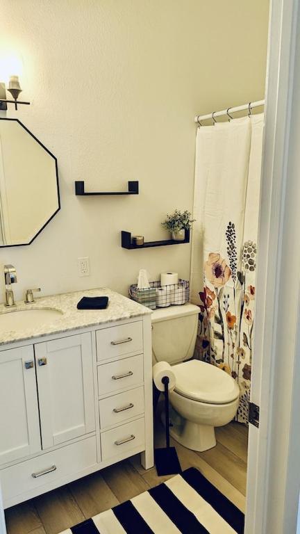 Cozy Walking Distance To Village And Gondola W/ Pool/ Jacuzzi Sleeps 4. Appartement Mammoth Lakes