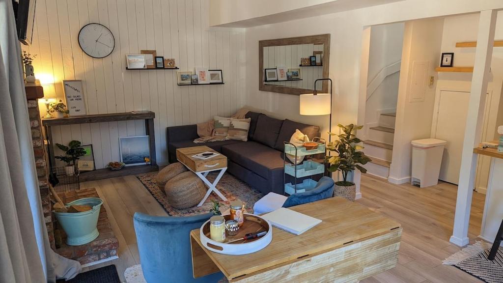 Cozy Walking Distance To Village And Gondola W/ Pool/ Jacuzzi Sleeps 4. Mammoth Lakes