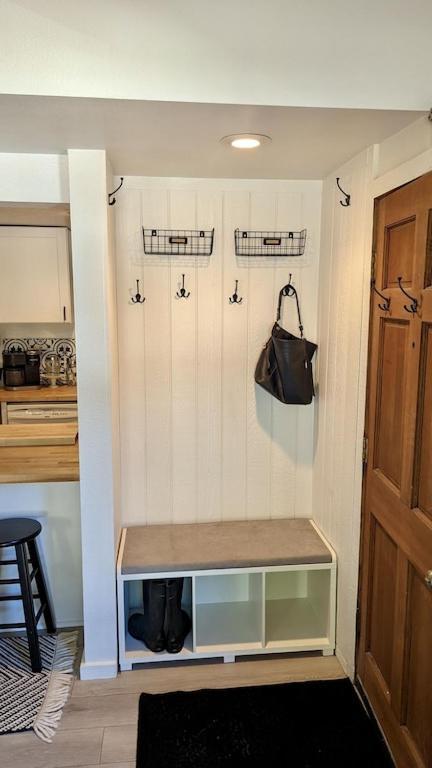Cozy Walking Distance To Village And Gondola W/ Pool/ Jacuzzi Sleeps 4. * Mammoth Lakes
